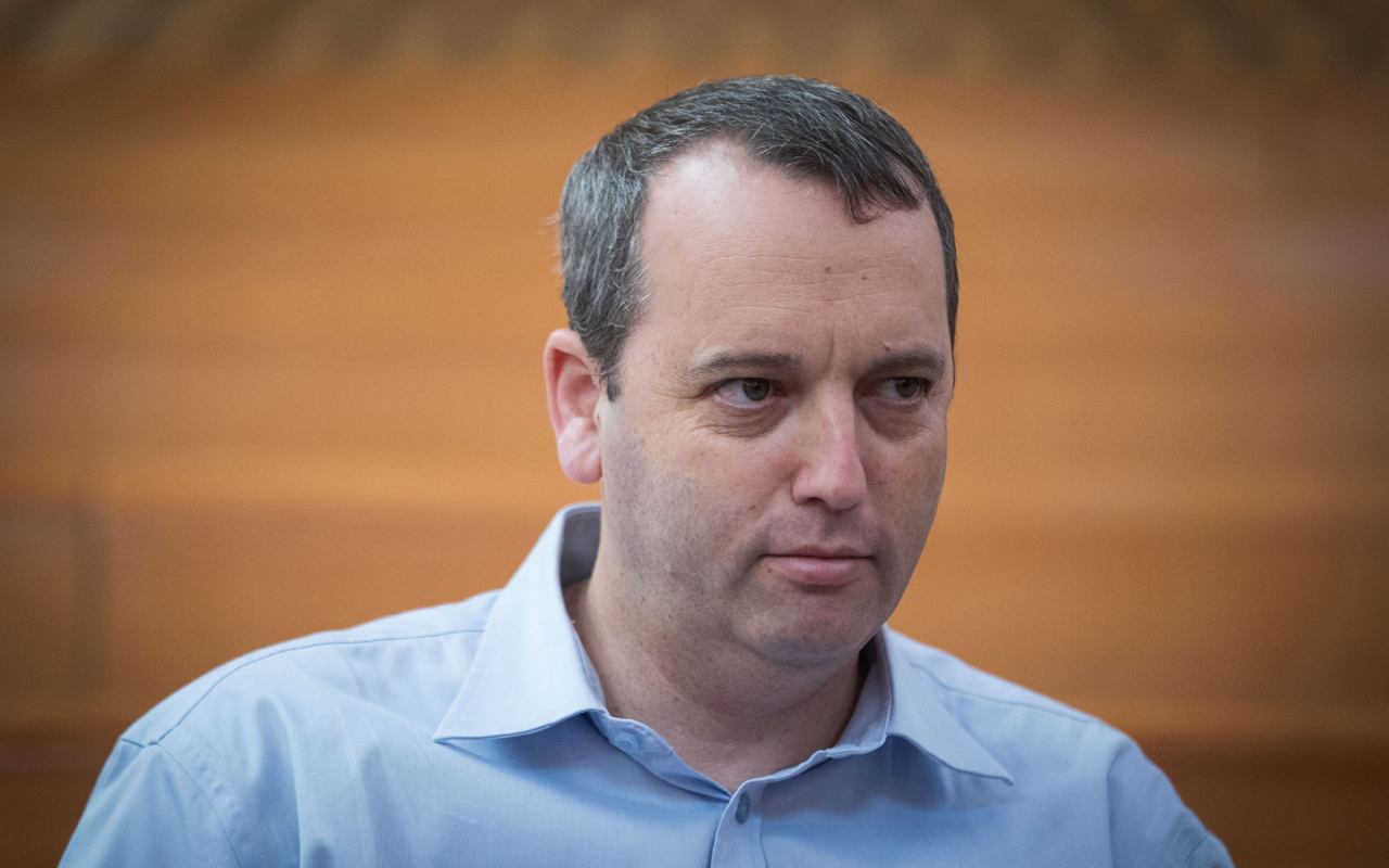 Rabbi Gilad Kariv seen at the courtroom of the Israeli Supreme Court in Jerusalem before the start of a court hearing about public transportation on Shabat, Sept. 11, 2017. (Photo/JTA-Yonatan Sindel-Flash90)
