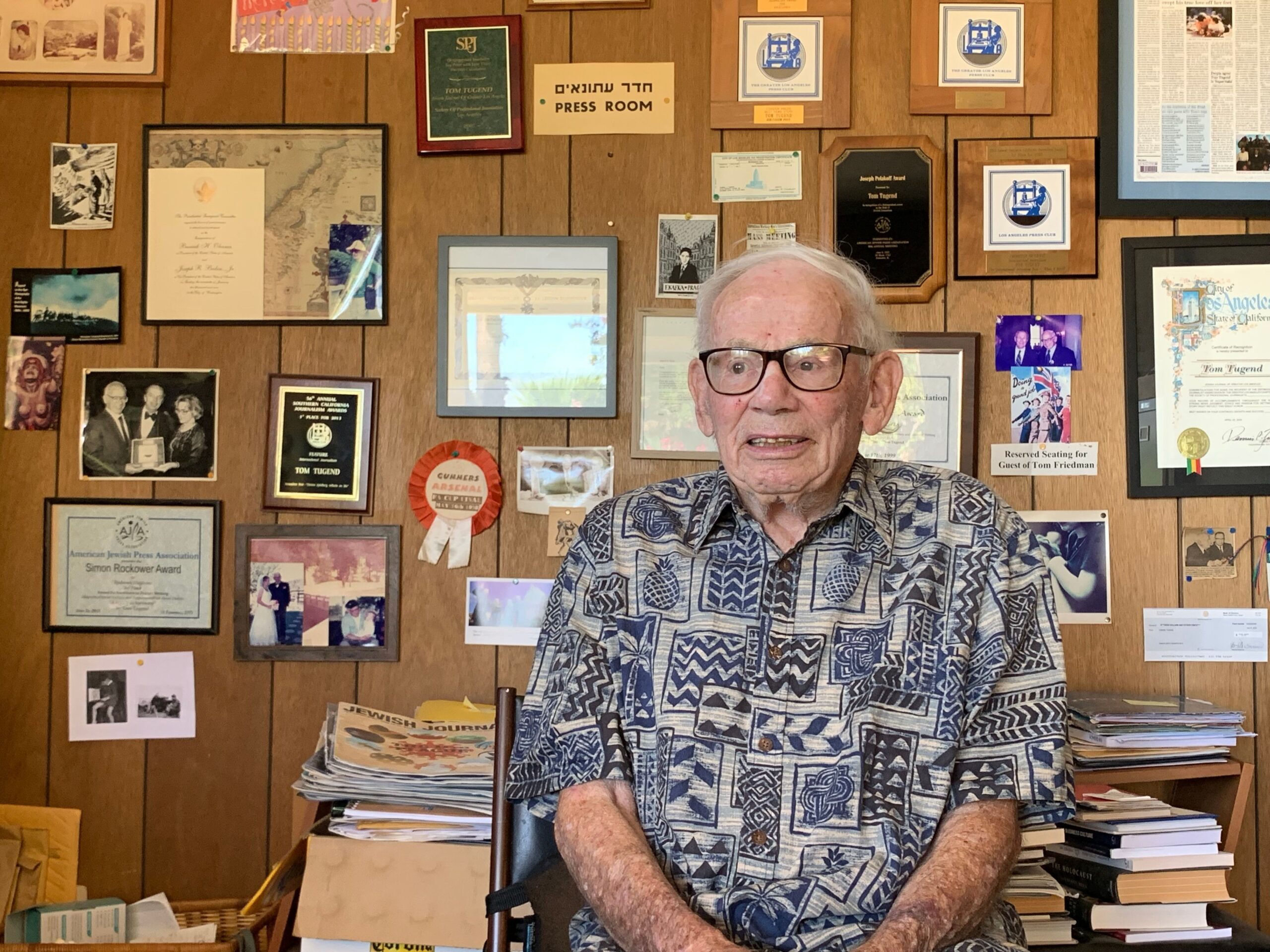 Tom Tugend in his Los Angeles home, Aug. 3, 2021. (Photo/JTA-Jacob Gurvis)